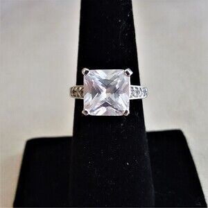 925 Silver & Cubic Zirconia Engagement Style Ring Fleur de Lis